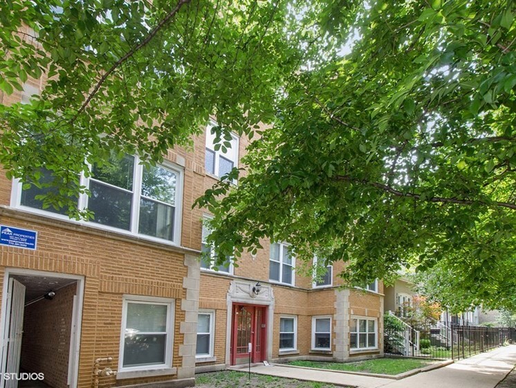 Primary Photo - 2645 N Fairfield Ave