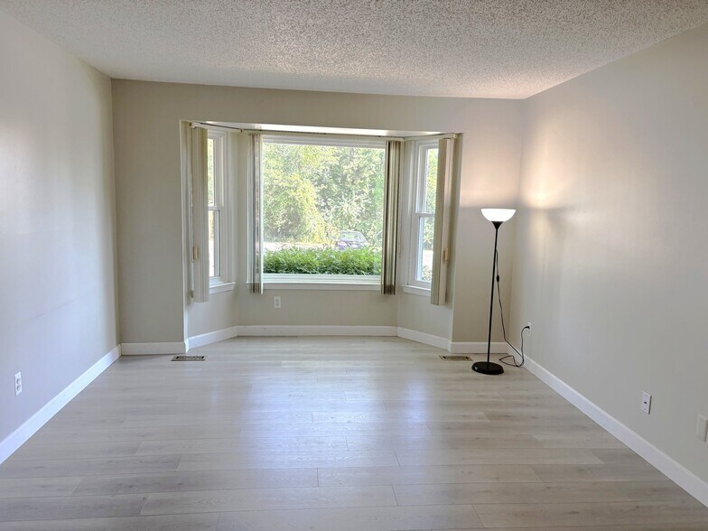 Building Photo - 44850 Bayview Dr