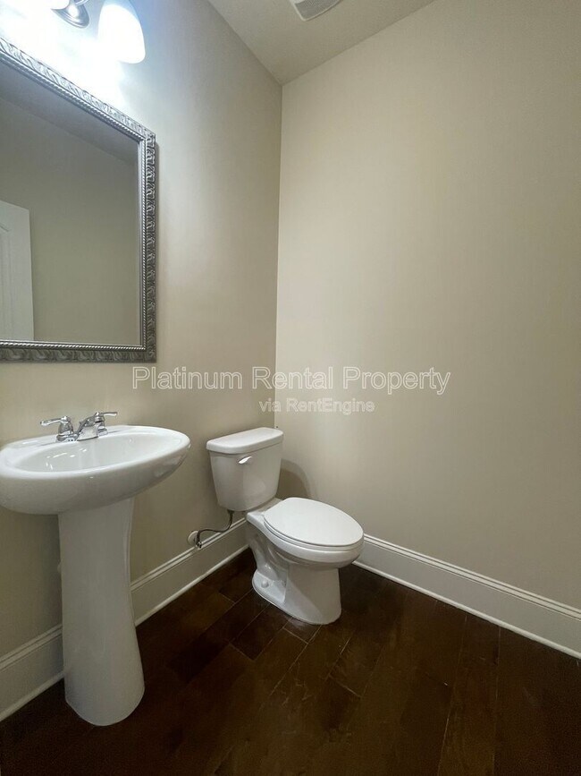 Building Photo - 4425 Huron Dr