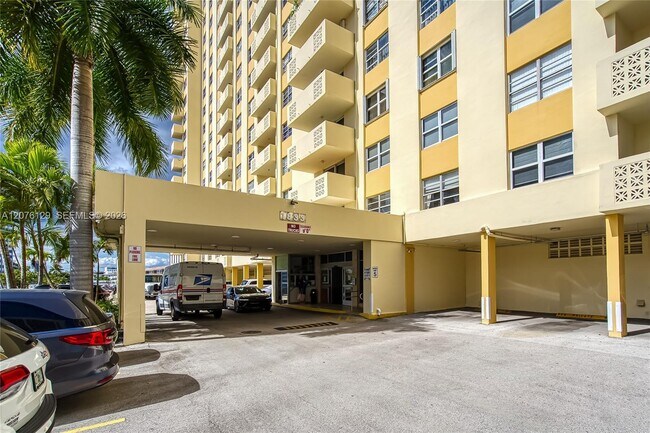 Building Photo - 1833 S Ocean Dr