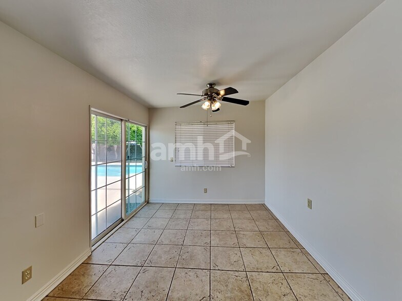 Building Photo - 1364 N Rowen