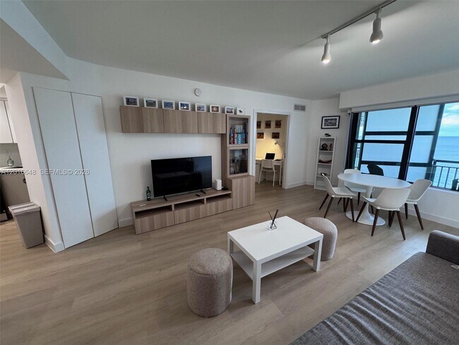Building Photo - 3800 Galt Ocean Dr