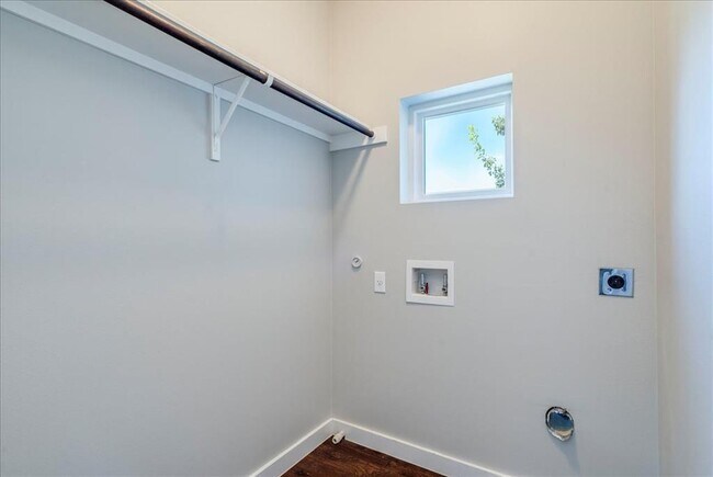 Building Photo - 3505 Villa Ct