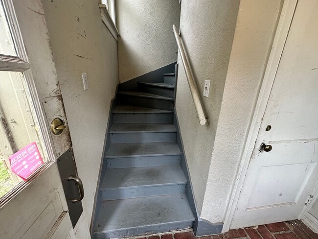 Building Photo - Plaza District / Classen 3 Bed Beauty!