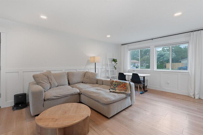 Building Photo - 5001 Dove Springs Dr
