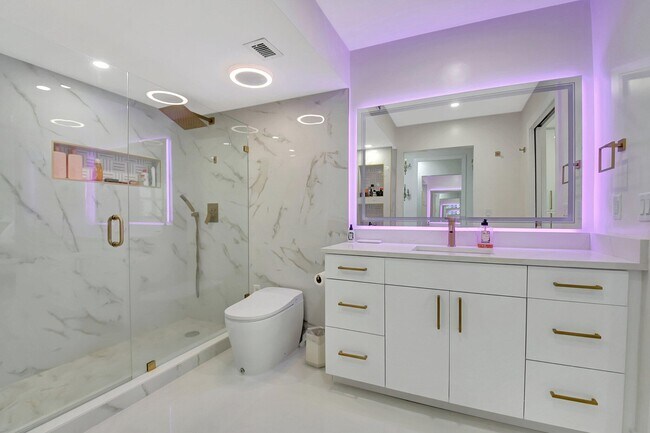 Building Photo - 5440 N Ocean Dr