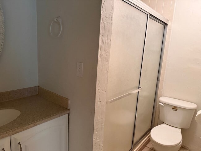 Building Photo - Spacious 2bd/2ba home for rent!