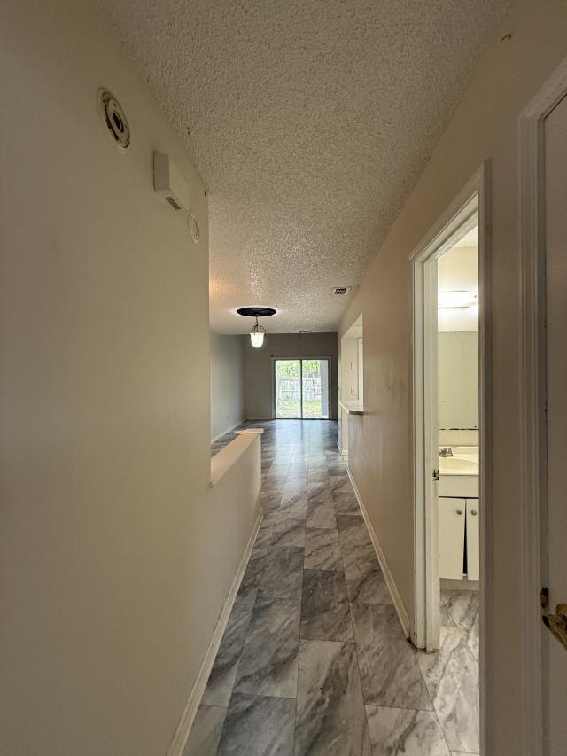 Building Photo - 2 bedroom in Jacksonville FL 32210