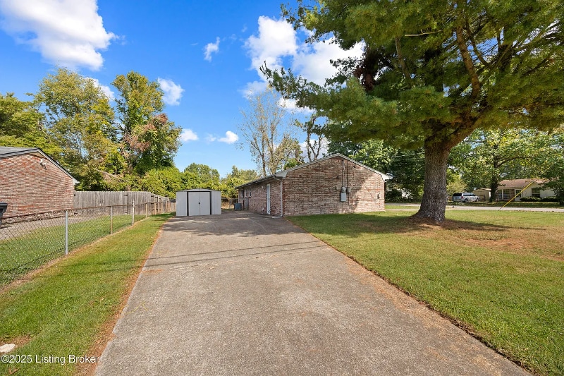 Building Photo - 7520 Blue Wing Dr