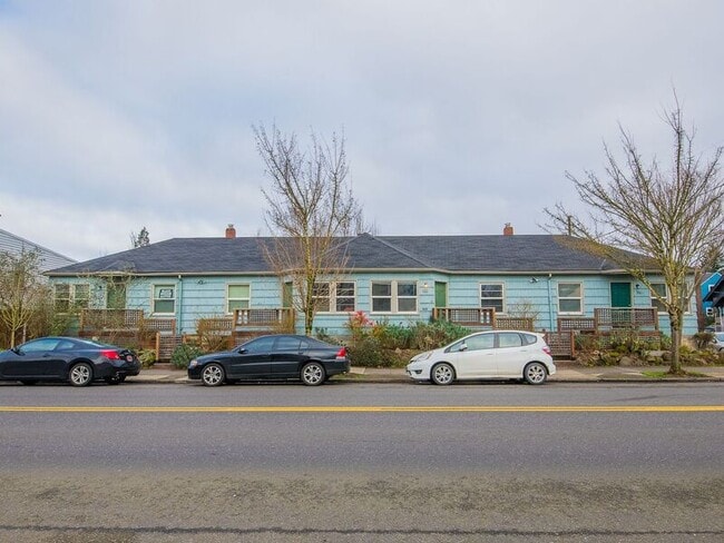 Building Photo - 927 NE Alberta St