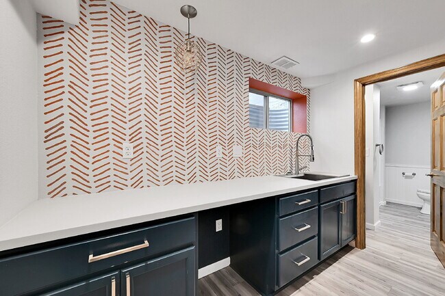 Building Photo - $2,895.00, 4 bed, 3.5 bath, located in Col...