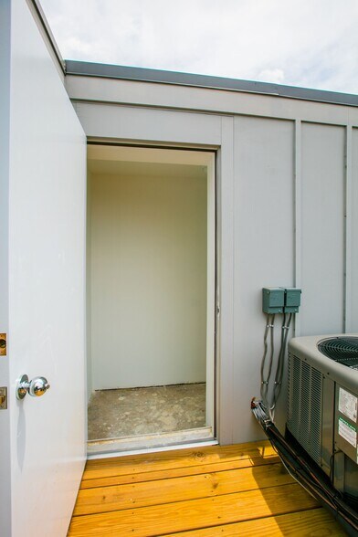 Building Photo - 215 Upshur St NW