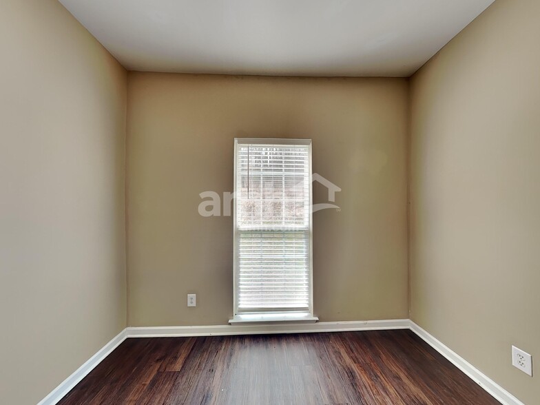 Building Photo - 423 Brownstone St