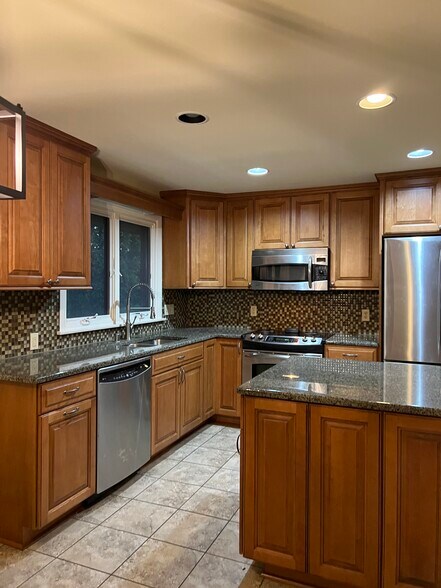 Building Photo - 8551 N Point Dr