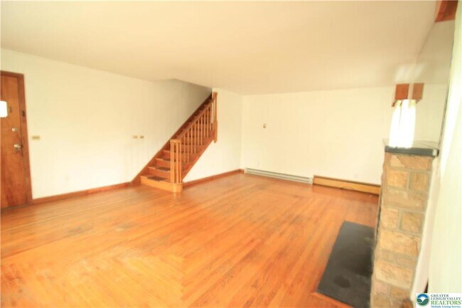Building Photo - 419 Diamond St
