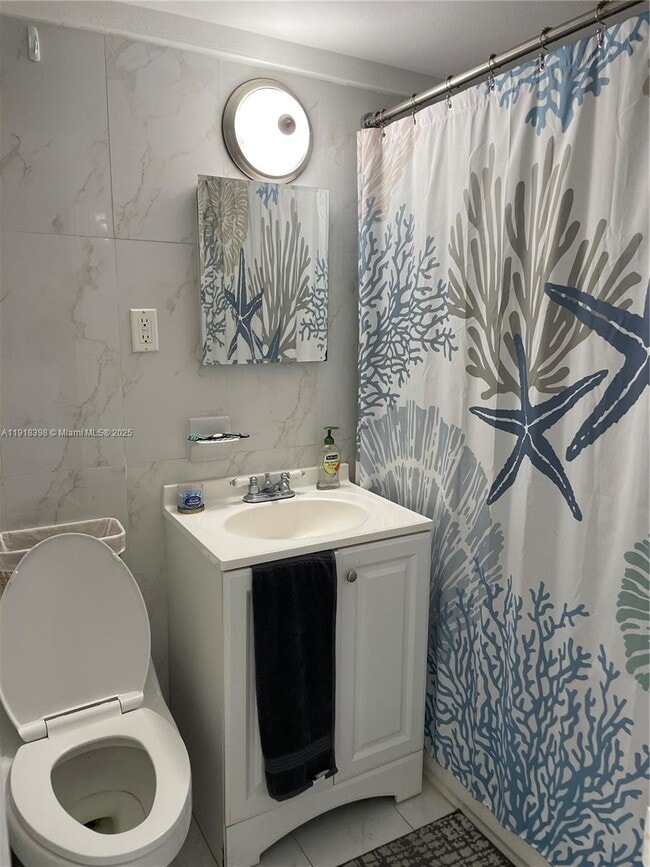 Building Photo - 6484 Indian Creek Dr