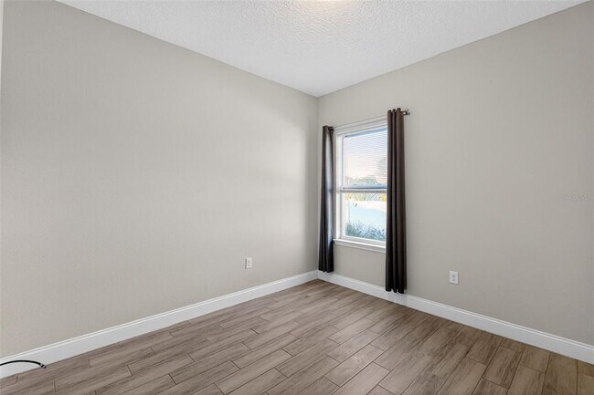 Building Photo - 717 Robin Ct