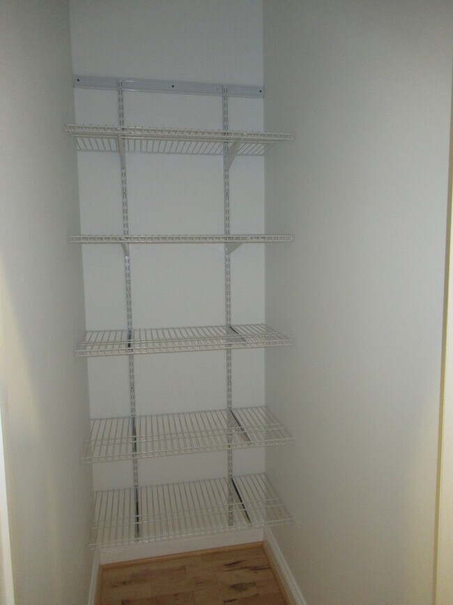 Building Photo - Charming 4 Bedroom/3.5 Bathroom Townhome with Parking Pad in Station North, MD!