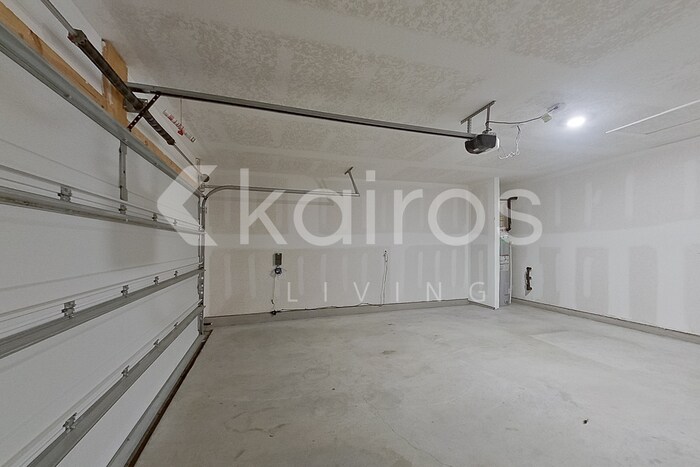 Building Photo - 212 Monarch Ln