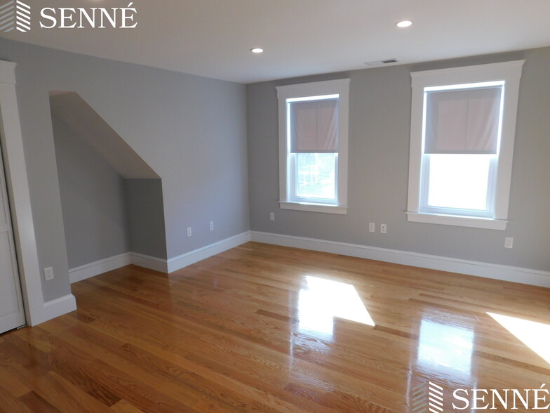 Building Photo - 25 Fenwick St