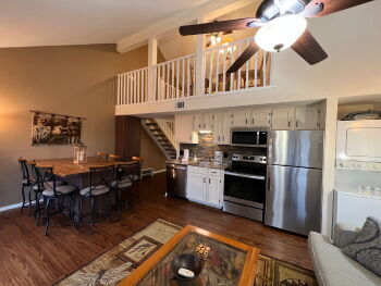 Building Photo - Lake view / Fully furnished town house