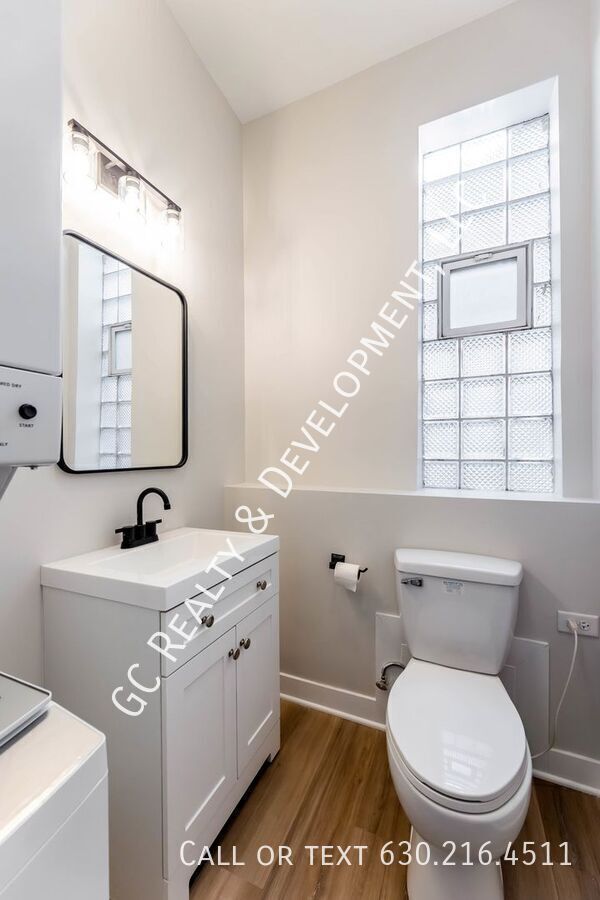 Building Photo - 4241 S Calumet Ave