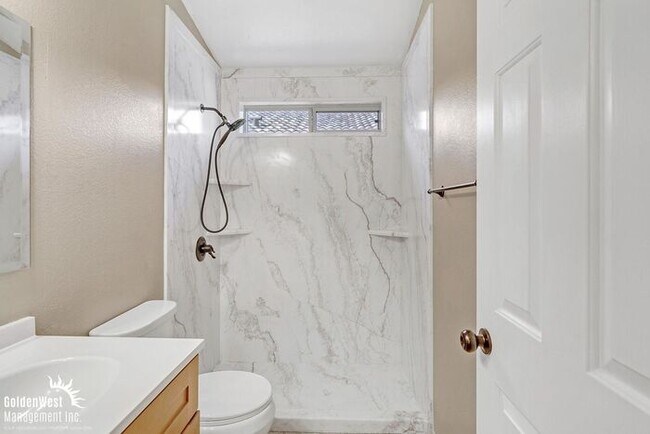 Building Photo - Charming 3 Bdm 2Ba Single-Story Home in Gl...