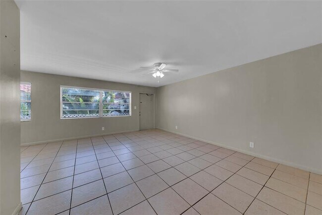 Building Photo - 2201 NE 36th St