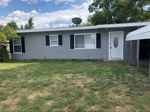 Building Photo - 2524 N Loy Lake Rd
