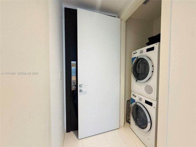 Building Photo - 300 Biscayne Blvd Way