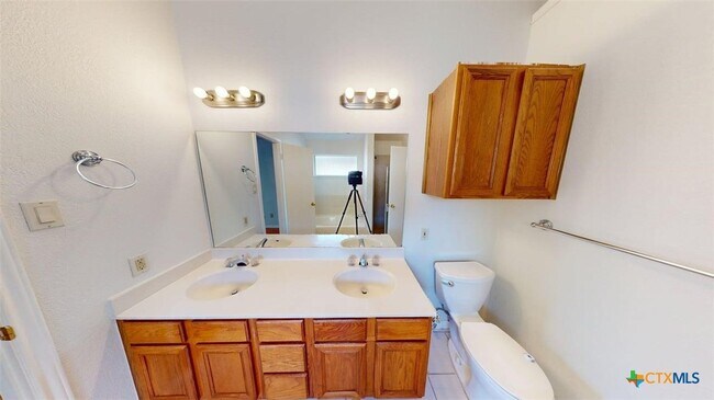 Building Photo - 411 Tomahawk Dr