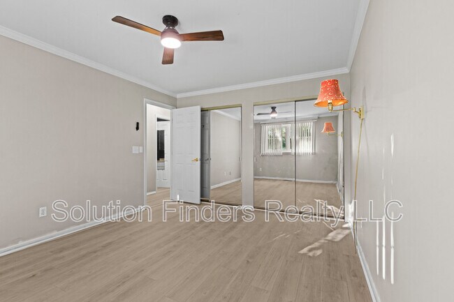 Building Photo - 211 Crocker Dr