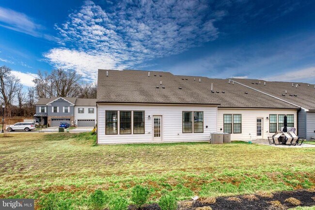 Building Photo - 493 Ensemble Wy