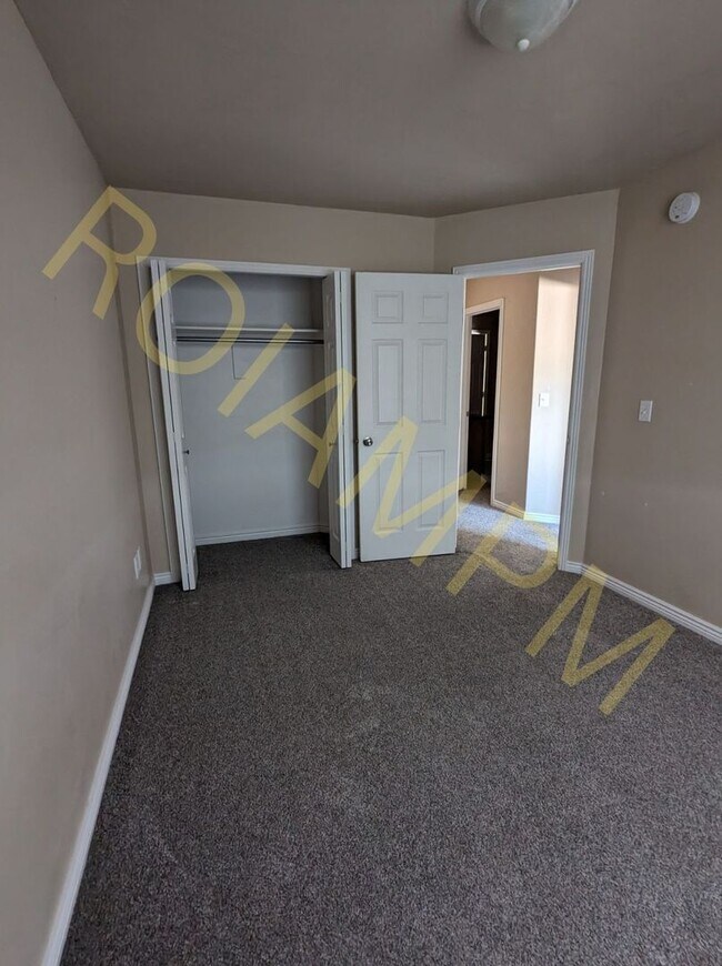 Building Photo - 3-Bedroom Townhome Near ISU with Attached Garage