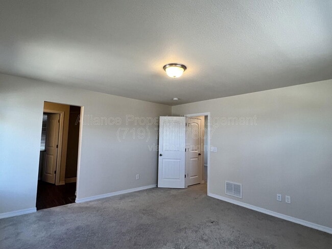 Building Photo - 10051 Ledgestone Terrace