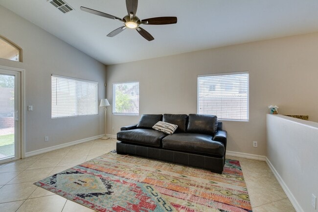 Building Photo - IMMACULATE & IMMEDIATE OCCUPANCY 3BEDROOM GREEN VALLEY BEAUTY!