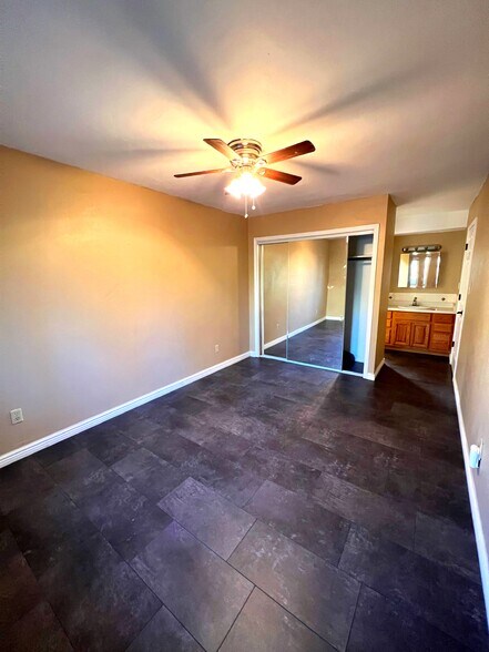 Building Photo - 1008 S Miller St