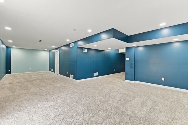 Building Photo - 621 Falling Brook Dr
