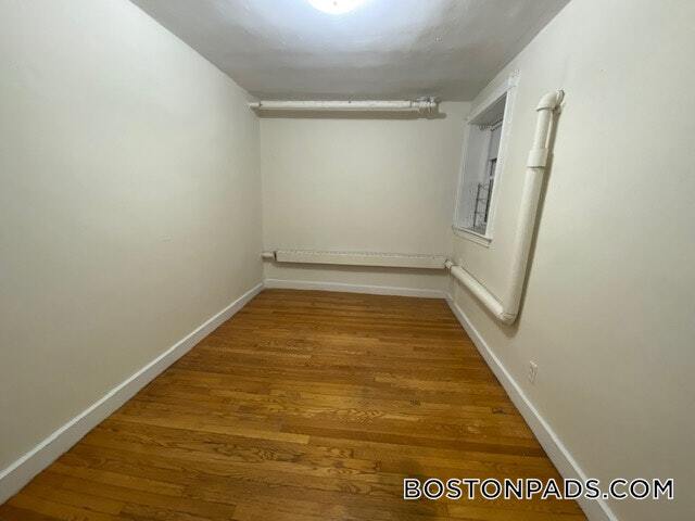 Building Photo - 1589 Beacon St