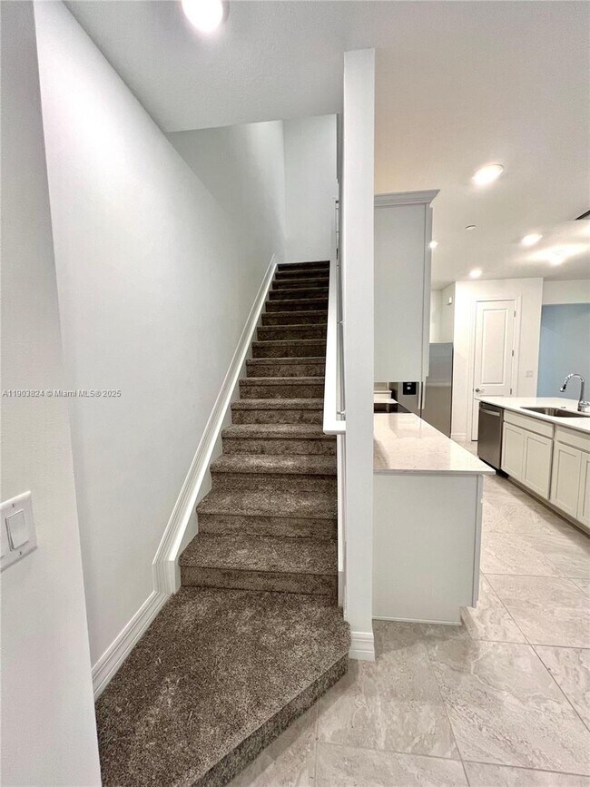 Building Photo - 130 S University Dr