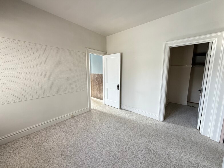 Building Photo - 1155 N Cherry St