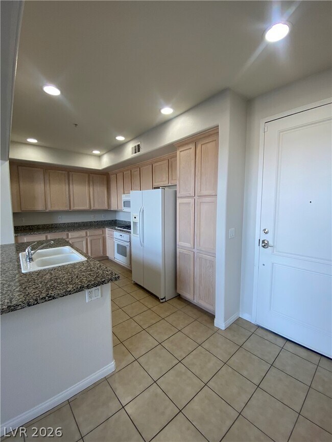 Building Photo - 20 E Serene Ave