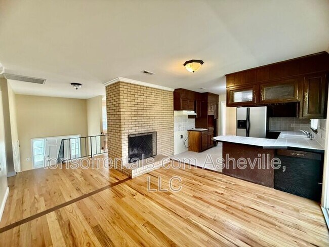 Building Photo - 161 Dogwood Dr