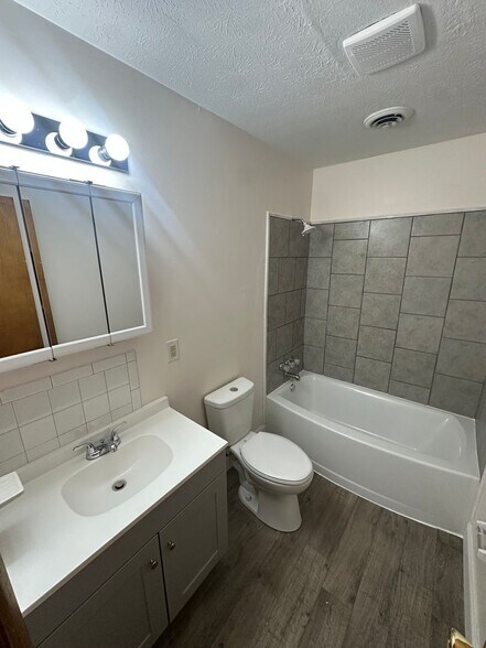Building Photo - 3505 Elm St