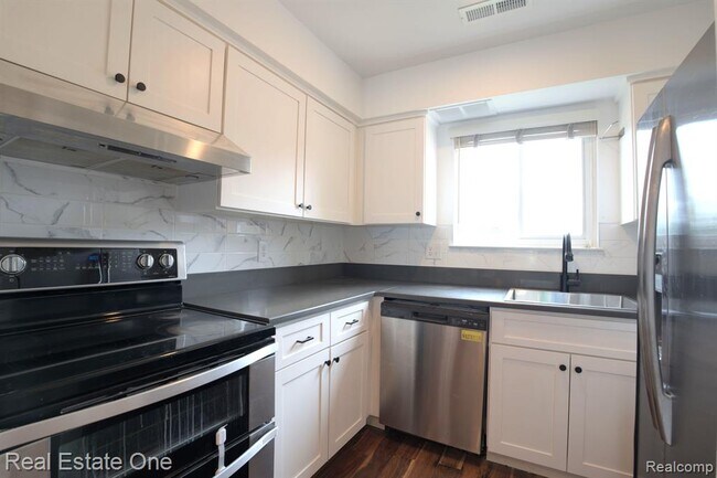 Building Photo - 1944 Klingensmith Rd