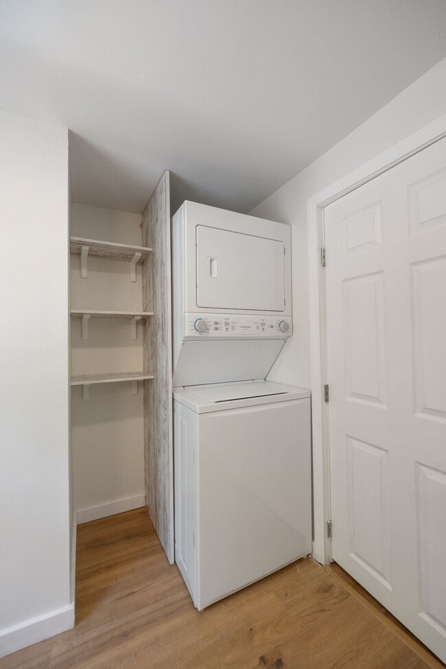 Building Photo - 5385 Reber Pl