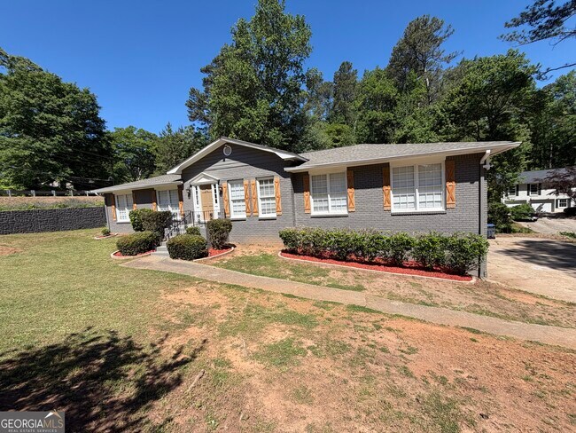 Building Photo - 3336 Camelot Dr NE
