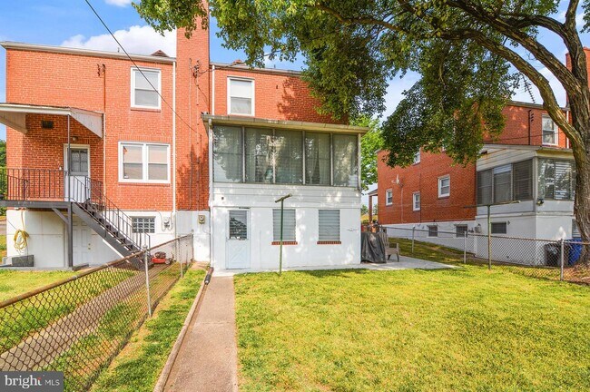 Building Photo - 6303 Walther Ave