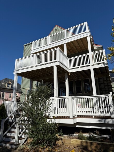 Building Photo - 96 Munroe St