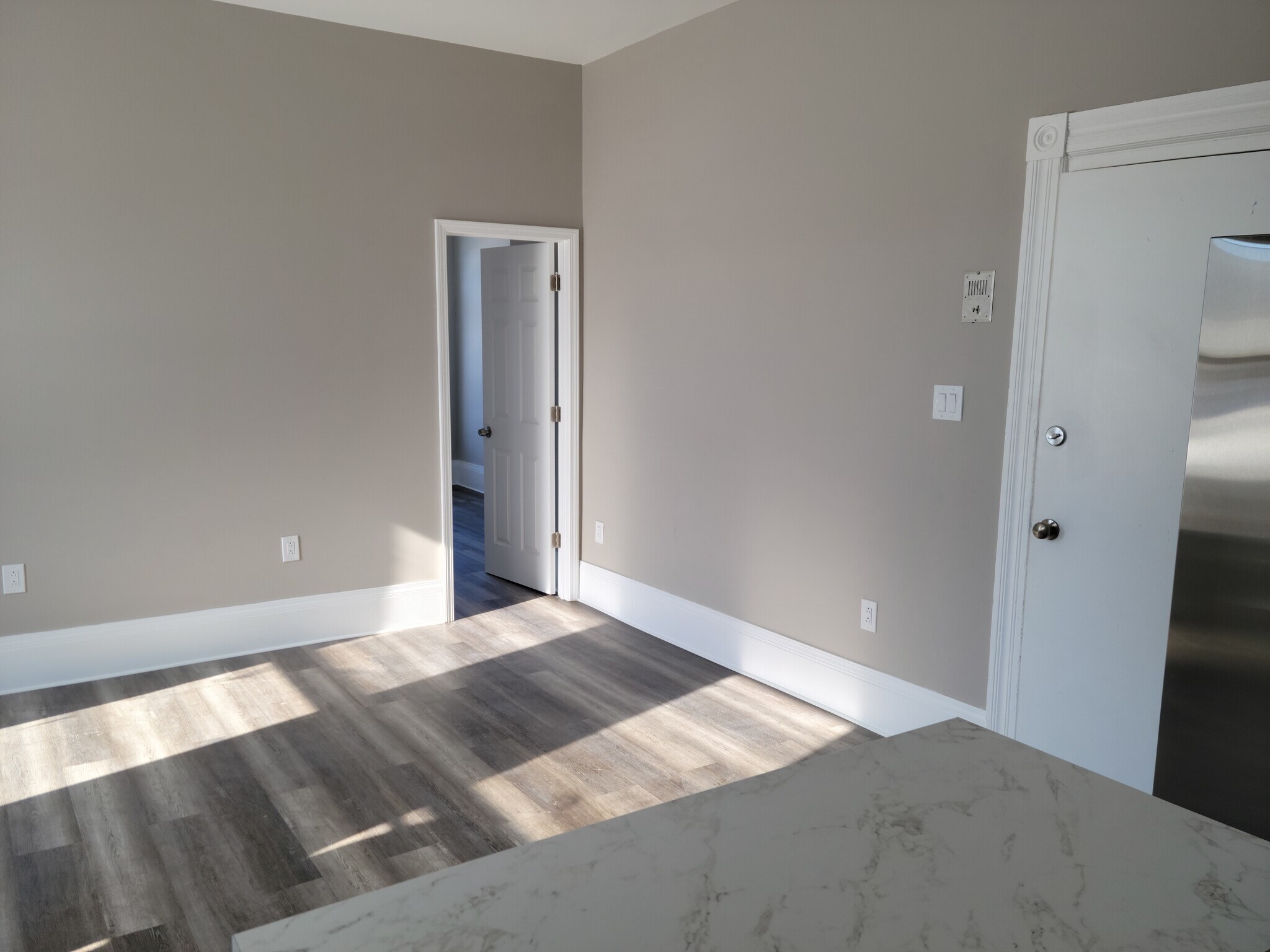 Building Photo - 2317 Main St